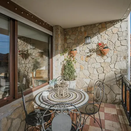 El Cedro Country house